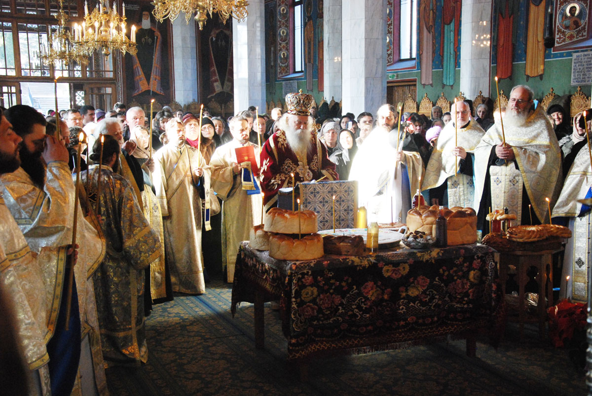 Slujbă de pomenire pentru cuvioşii părinţi ai Sihăstriei