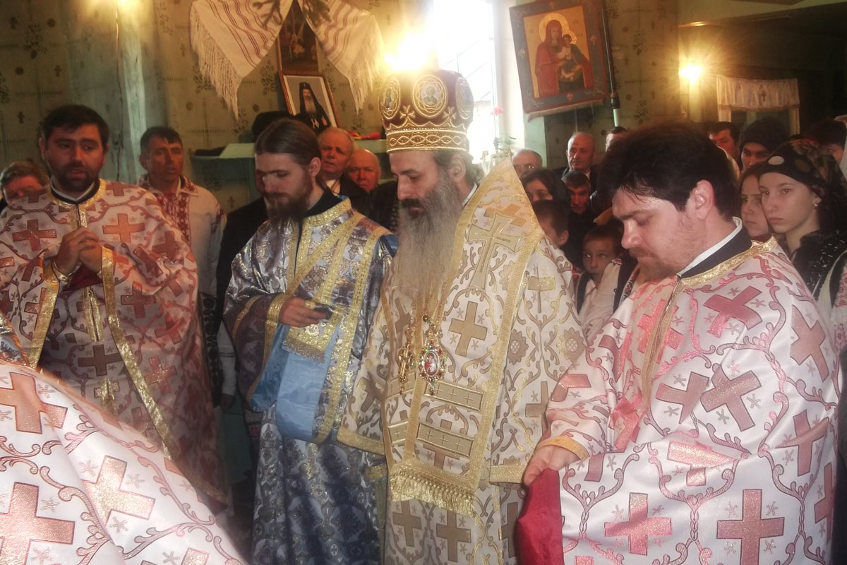 Slujbă arhierească în parohia Negreni, Protopopiatul Săveni