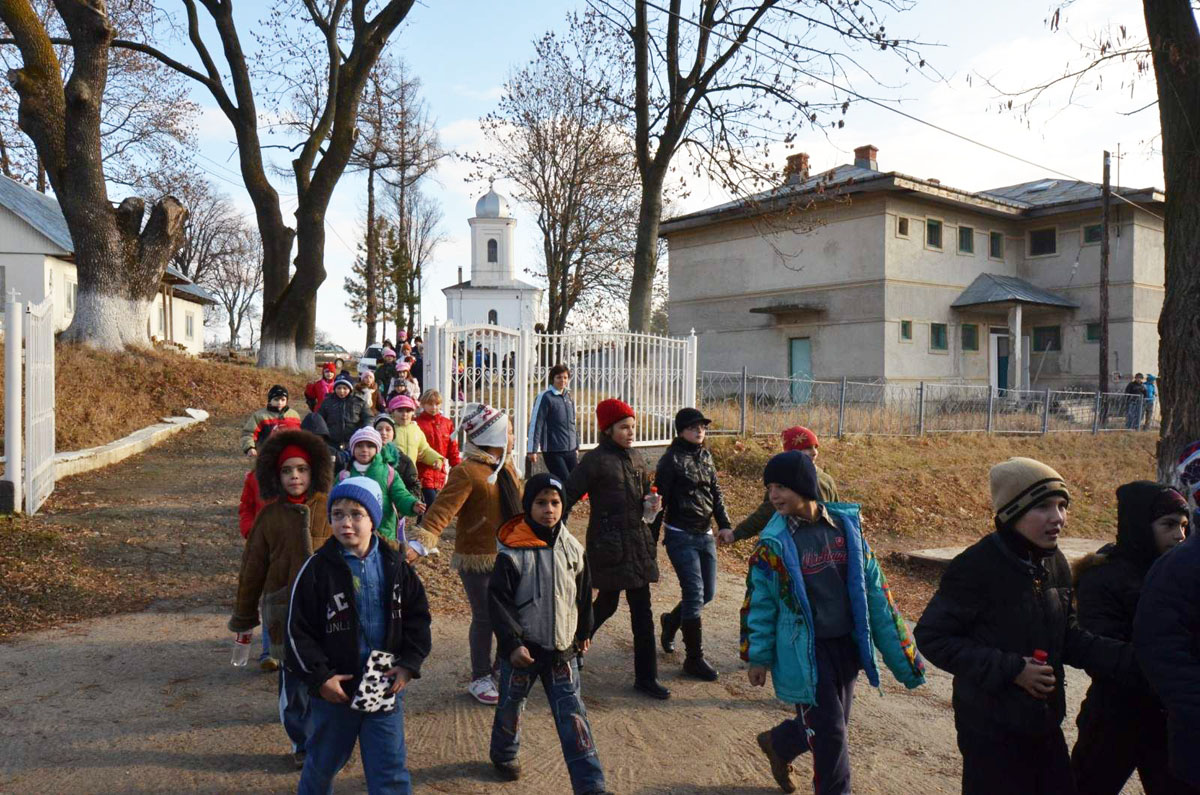 Spectacol de teatru, dar de Sfântul Nicolae