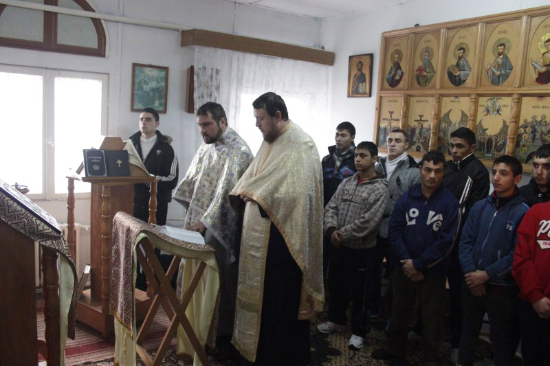 În Arhiepiscopia Dunării de Jos au fost oferite daruri persoanelor private de libertate