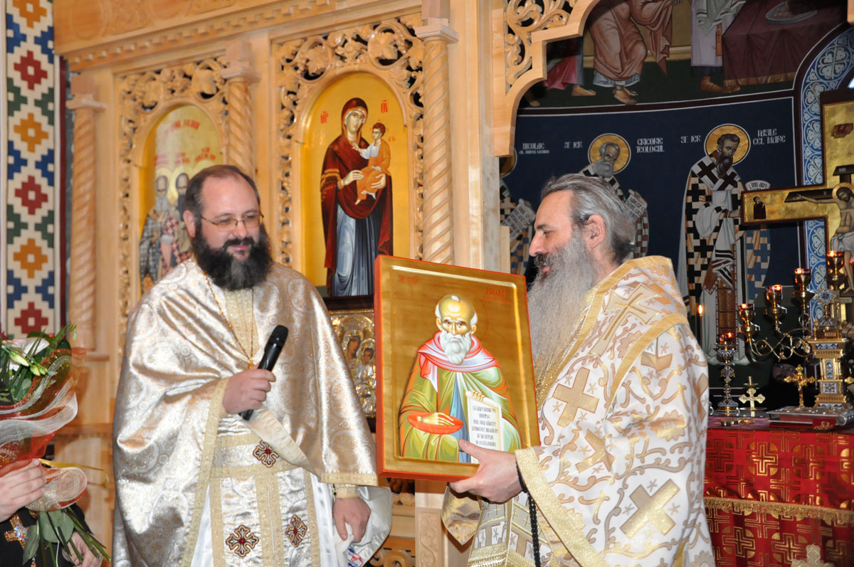 Înalt Preasfinţitul Teofan, în mijlocul seminariştilor de la Iaşi Înalt Preasfinţitul Teofan, în mijlocul seminariştilor de la Iaşi
