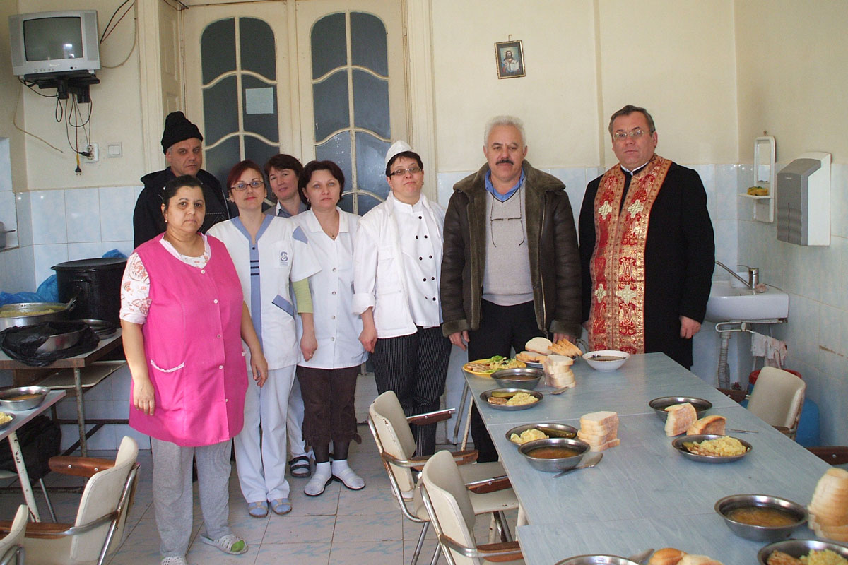 Hrană pentru bolnavi din partea parohiilor Protopopiatului Buhuşi