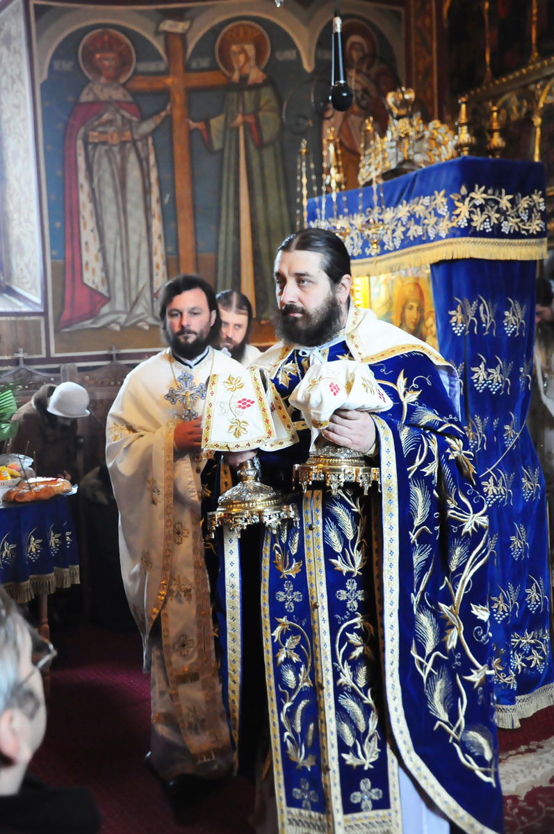 Sfinţii Atanasie şi Chiril, prăznuiţi în două biserici din Iaşi Sfinţii Atanasie şi Chiril, prăznuiţi în două biserici din Iaşi
