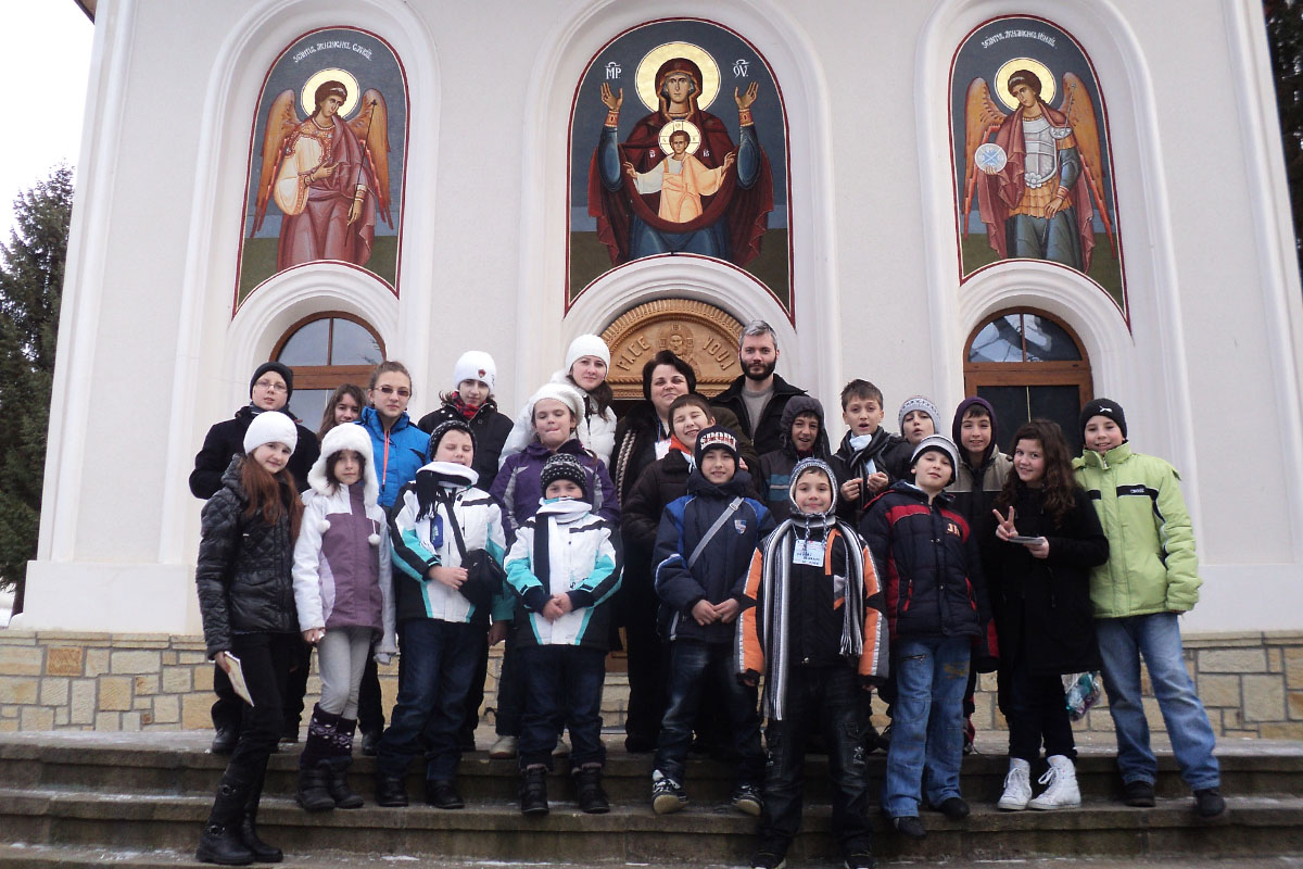 Elevi oneşteni în Tabăra de iarnă &quot;Floare de colţ&quot; - Durău