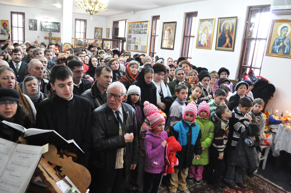 Binecuvântare arhierească în parohia „Sfinţii Împăraţi Constantin şi Elena“ – Poitiers