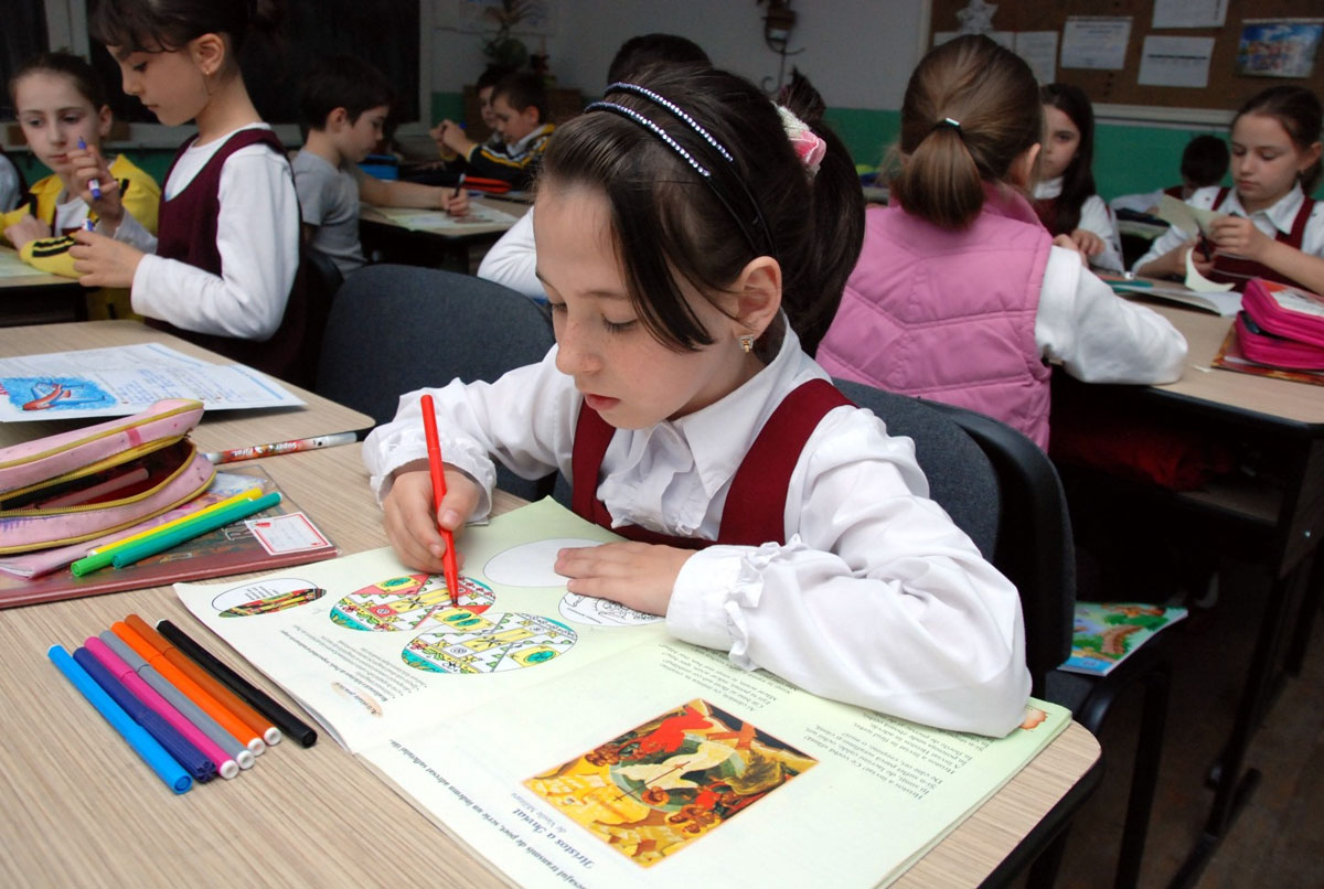 Educatorii cu dublă specializare pot preda la clasa pregătitoare