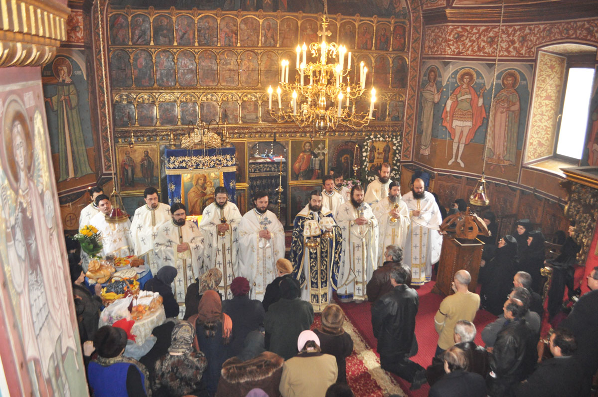 Sfinţii Atanasie şi Chiril, prăznuiţi în două biserici din Iaşi