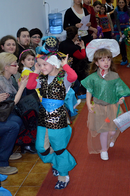 Parada costumelor ecologice, la Grădiniţa „Buna Vestire”