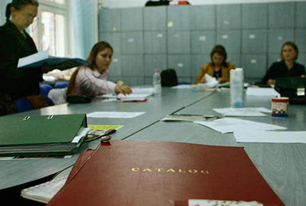 Dascălii suplinitori cu note sub 7 vor fi monitorizaţi