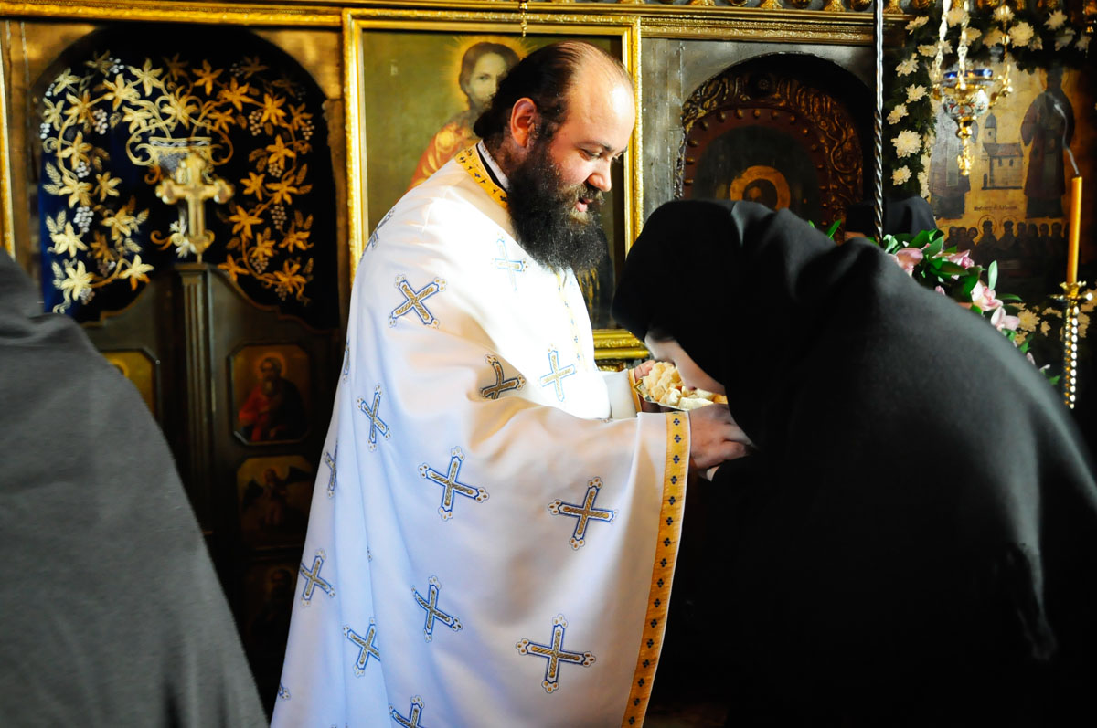 Sfinţii Atanasie şi Chiril, prăznuiţi în două biserici din Iaşi Sfinţii Atanasie şi Chiril, prăznuiţi în două biserici din Iaşi