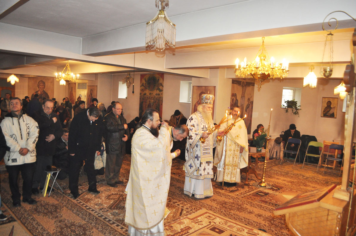 Prima Liturghie arhierească în parohia „Sfinţii Împăraţi Constantin şi Elena“ - Galata din Iaşi
