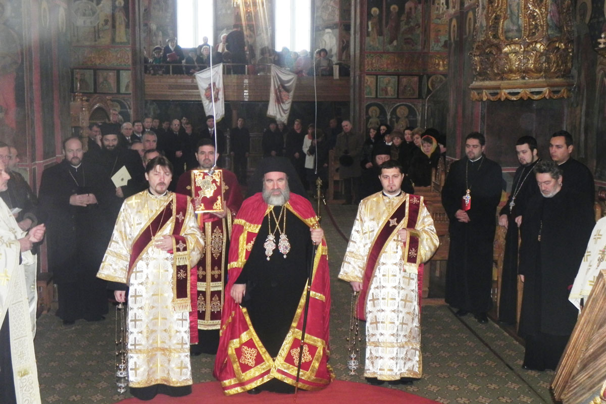În Catedrala arhiepiscopală din Roman a fost oficiată o slujbă de Te Deum Adunarea eparhială a Arhiepiscopiei Romanului şi Bacăului