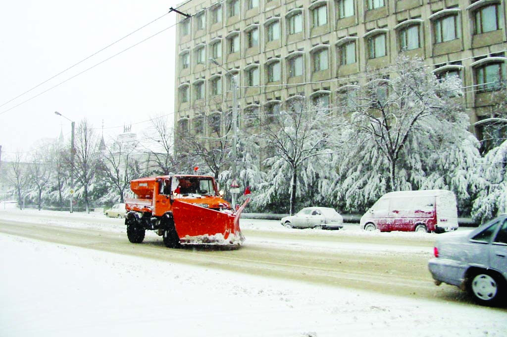 În nordul Moldovei viscolul nu mai conteneşte