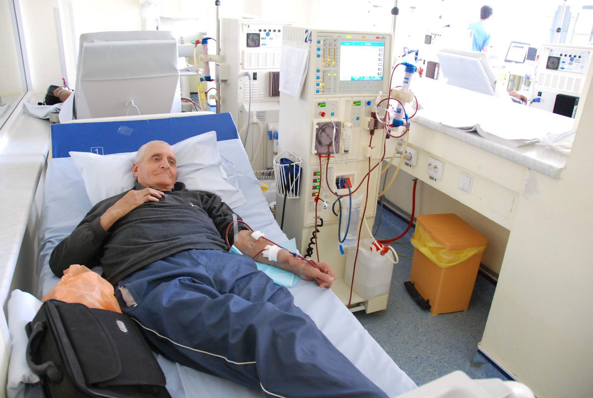 Pacienţii care fac dializă sunt sfătuiţi să rămână în oraşe