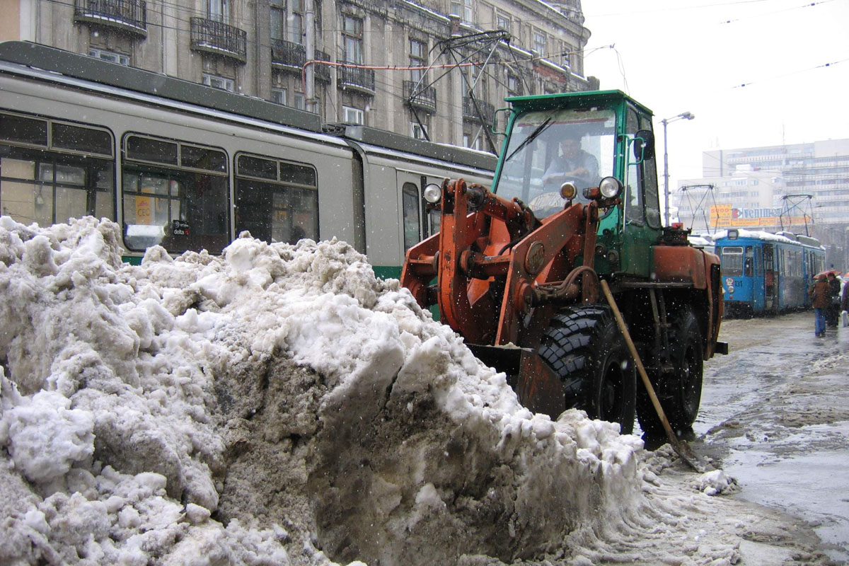 Drumuri închise şi trenuri anulate în judeţele Botoşani, Neamţ şi Suceava