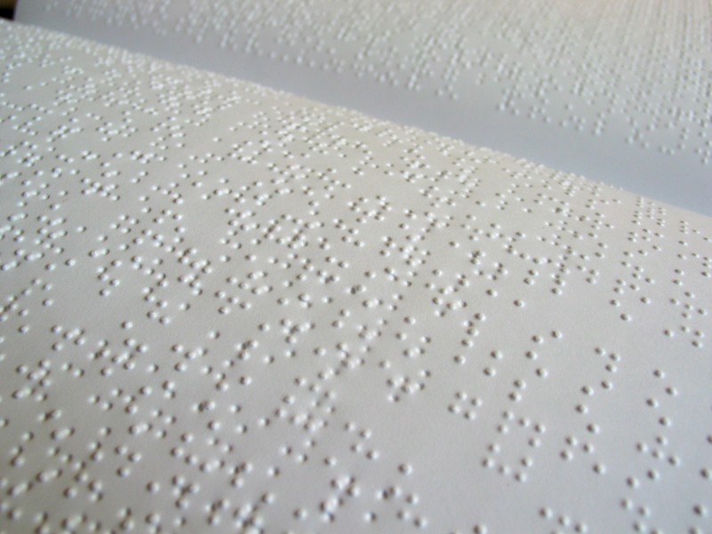 Apariţii editoriale în braille în premieră în Episcopia Severinului