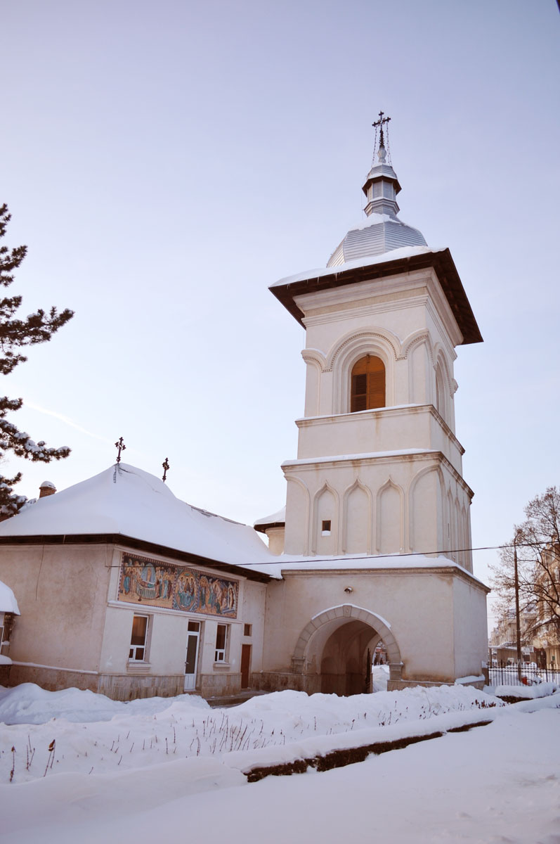 Meditaţii pentru liceeni la „Şcoala Precistei“ din Roman