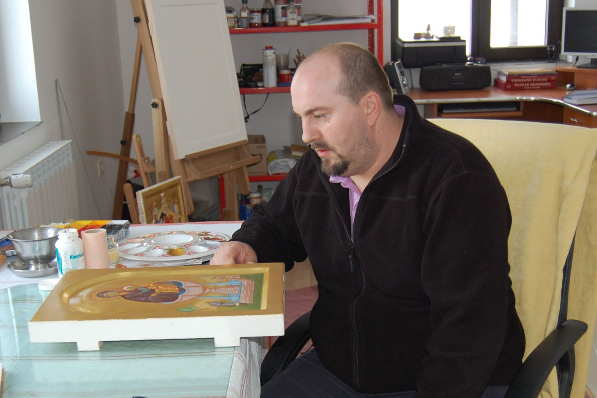 „Când pictezi chipul Mântuitorului, te cutremuri!“