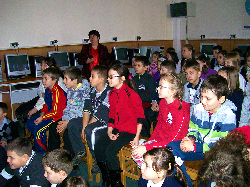 Copii şi cărţi la Şcoala 11 din Botoşani Copii şi cărţi la Şcoala 11 din Botoşani