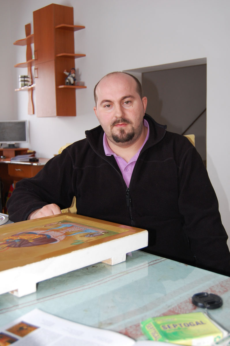 „Când pictezi chipul Mântuitorului, te cutremuri!“