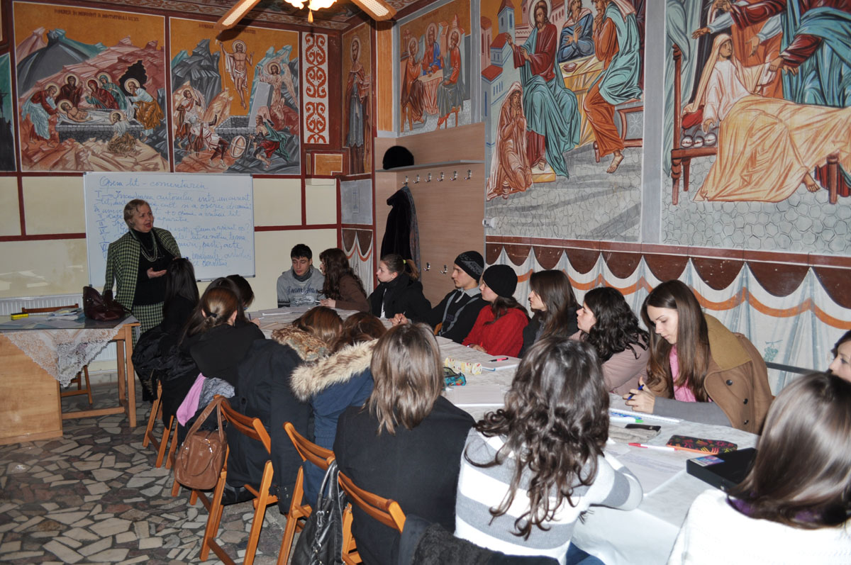 Meditaţii pentru liceeni la „Şcoala Precistei“ din Roman