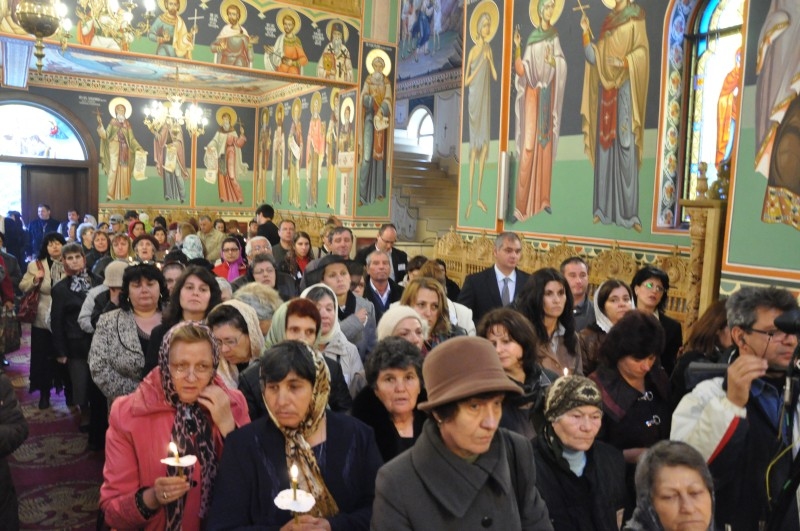 Oamenii care merg la biserică sunt mai pozitivi