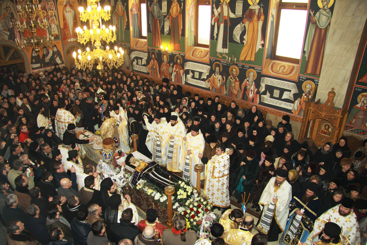 Părintele Teofil, „purtat spre împărăţia cerurilor“ Părintele Teofil, „purtat spre împărăţia cerurilor“