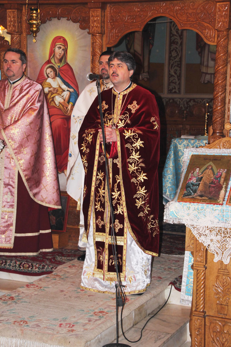 Un nou paroh pentru parohia „Sfinţii Apostoli Petru şi Pavel“ din Moineşti