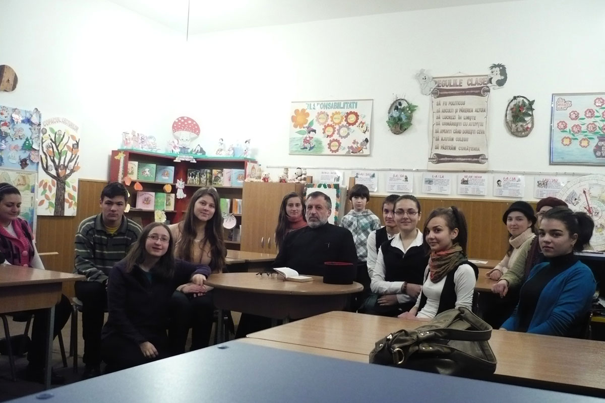 Întâlniri catehetice pentru tineri, la Huşi