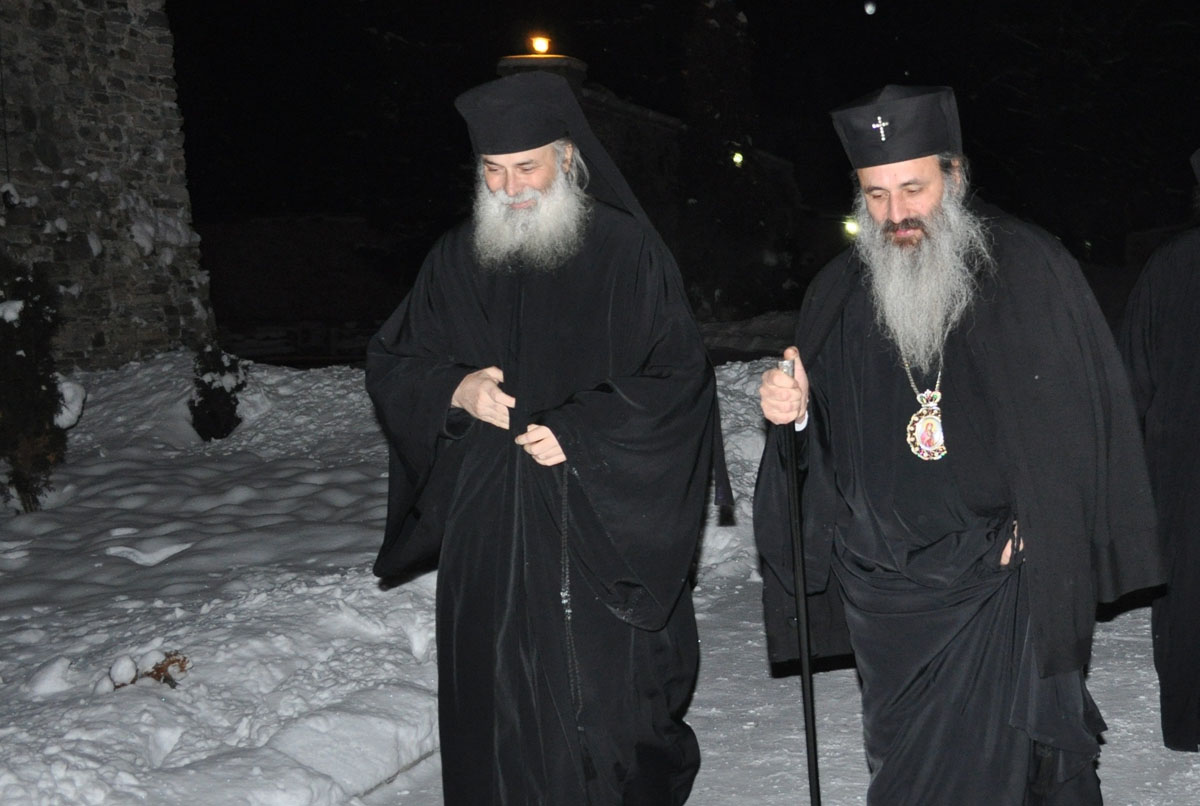 Părintele Teofil, stareţul Mănăstirii Pângăraţi, întâmpinat în lumea veşniciei