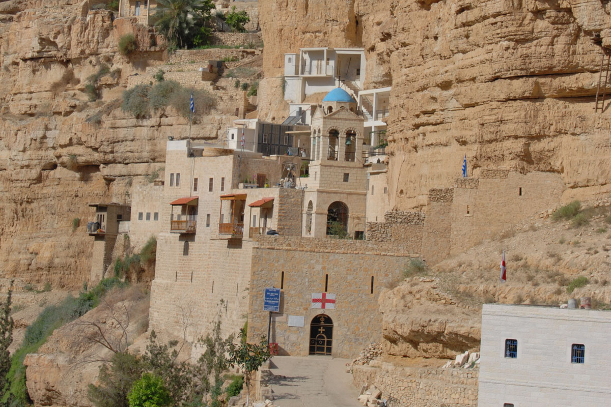 Închinare la moaştele Sfântului Ioan Iacob