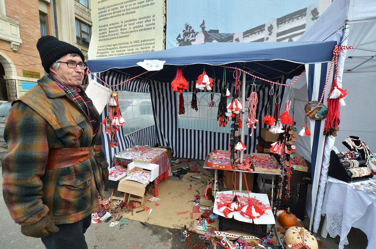 Mărţişoarele au adus primăvara pe strada Lăpuşneanu