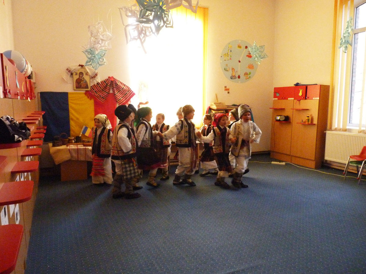 Copiii de la Grădiniţa „Buna Vestire“ descoperă tradiţiile bunicilor