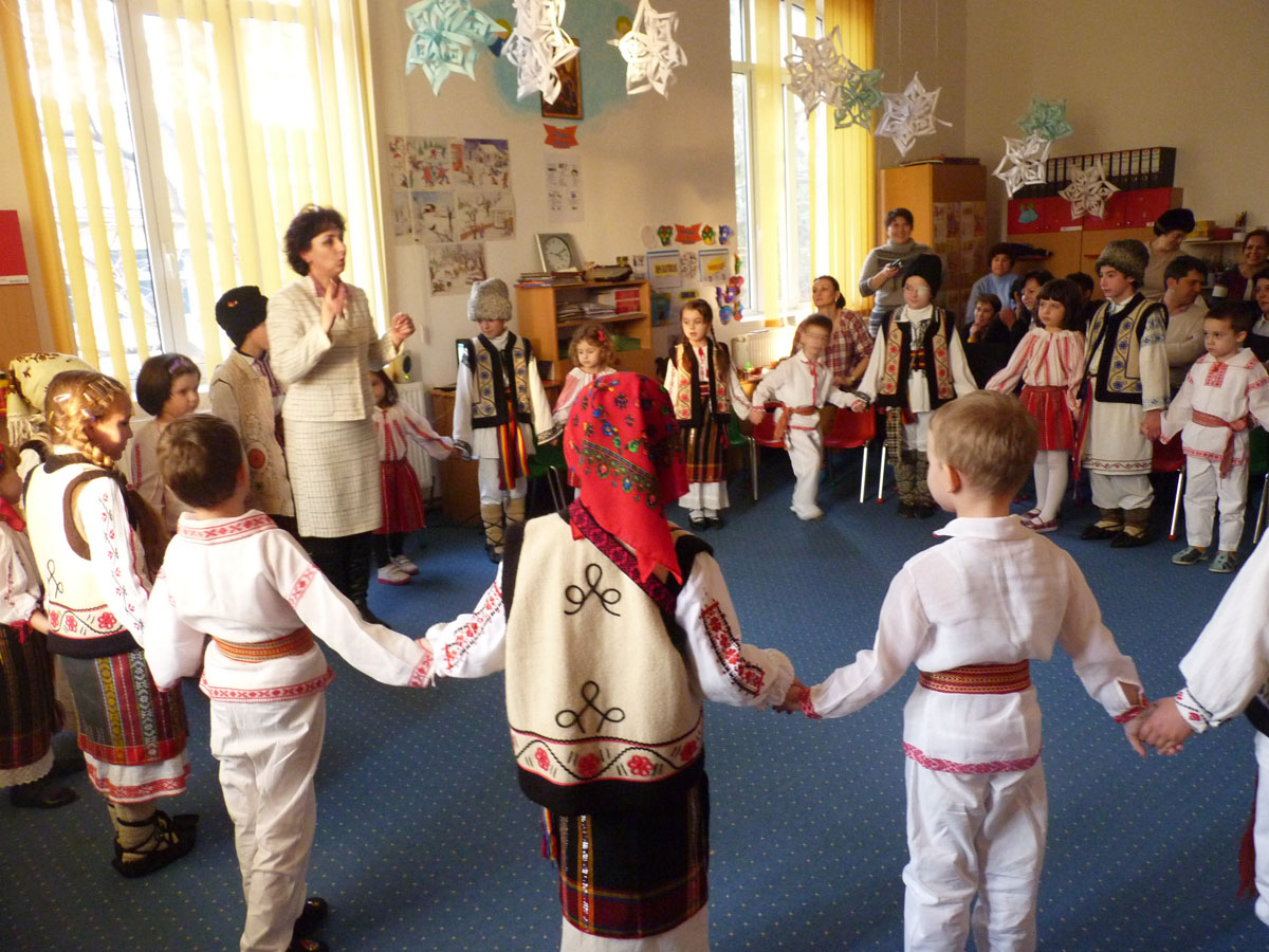 Copiii de la Grădiniţa „Buna Vestire“ descoperă tradiţiile bunicilor
