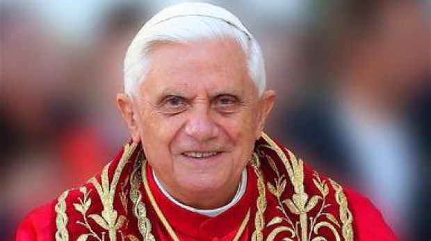 Ahmadinejad îl invită pe Papa Benedict în Iran