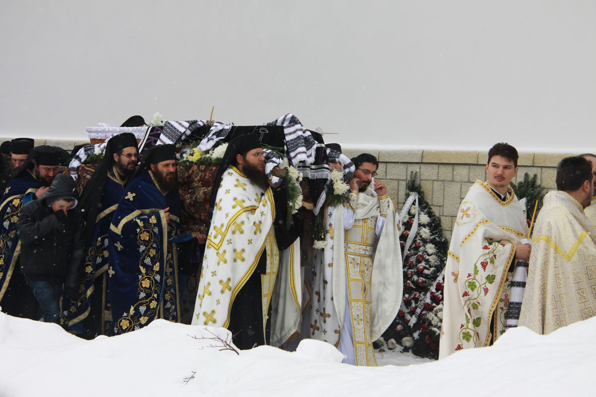 Părintele Teofil, „purtat spre împărăţia cerurilor“ Părintele Teofil, „purtat spre împărăţia cerurilor“