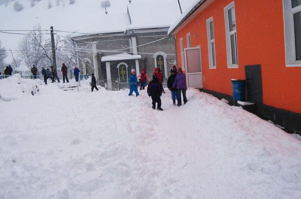 Vacanţă forţată pentru zeci de mii de elevi din Moldova