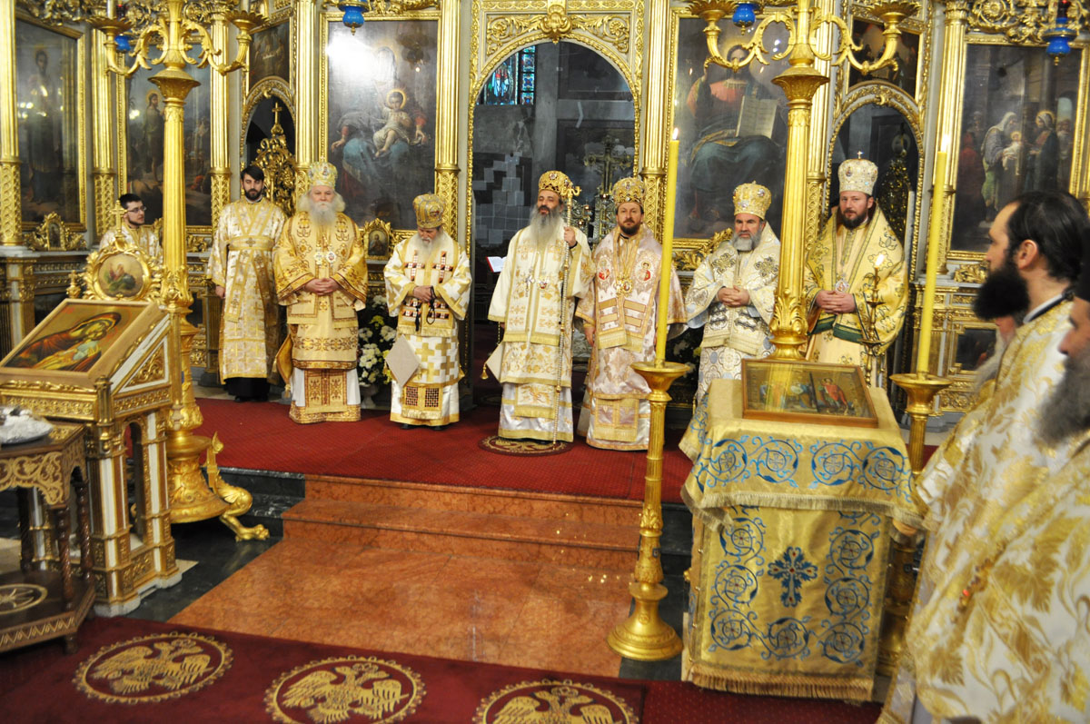 Soborul de ierarhi, la finalul Sfintei Liturghii „Praznicul acesta este minunat pentru că ne dă nădejde şi ne îndreaptă către Hristos“