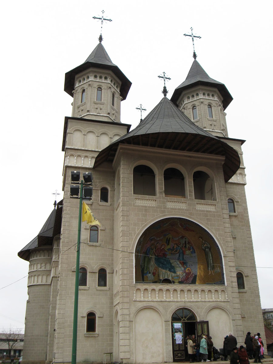 Daruri pentru nevoiaşi de la parohia „Sfântul Nectarie“ din Iaşi