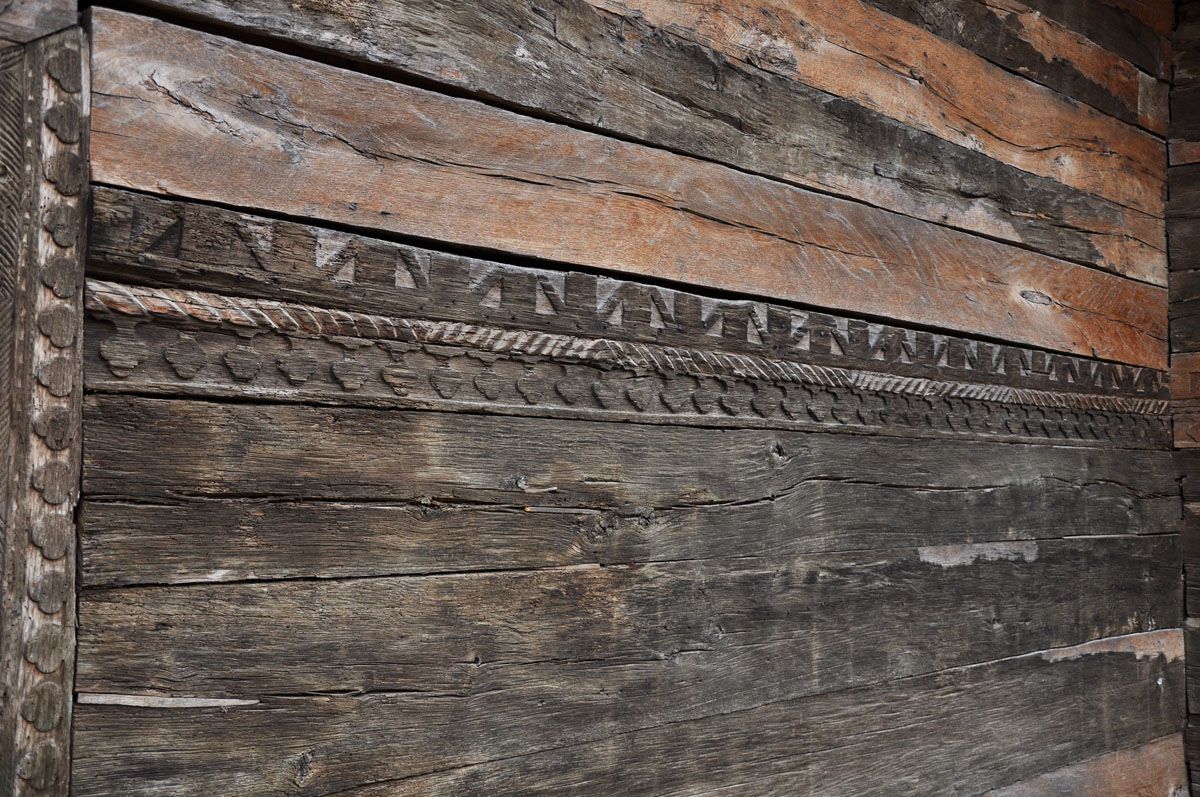 Artă şi măiestrie pe lemnul bisericii de la Stolniceni Prăjescu