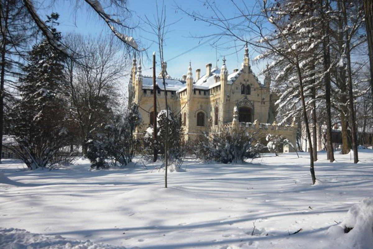 Învierea Domnului la Miclăuşeni şi Mănăstirea Durău