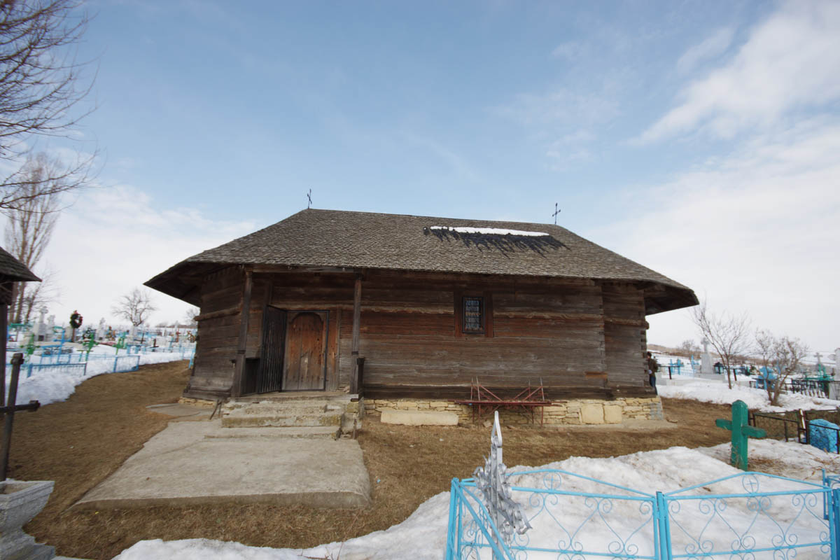 La bisericuţa din Păuşeşti, istoria aşezării s-a scris pe lemn