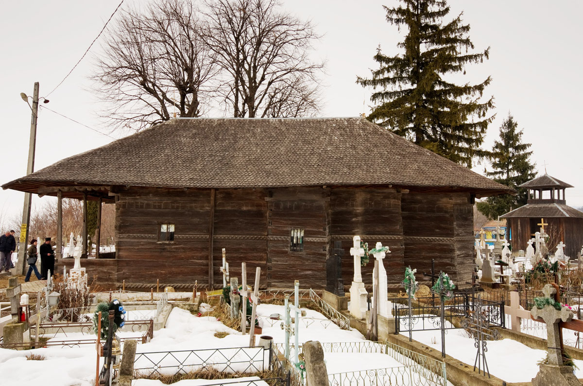 Bisericuţa neclintită de veacuri din Mirosloveşti Bisericuţa neclintită de veacuri din Mirosloveşti