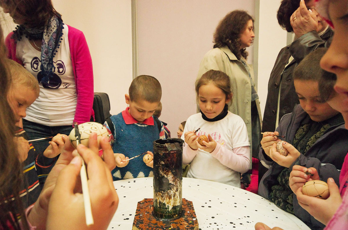 Ouăle încondeiate vestesc, şi la Iaşi, venirea Paştilor