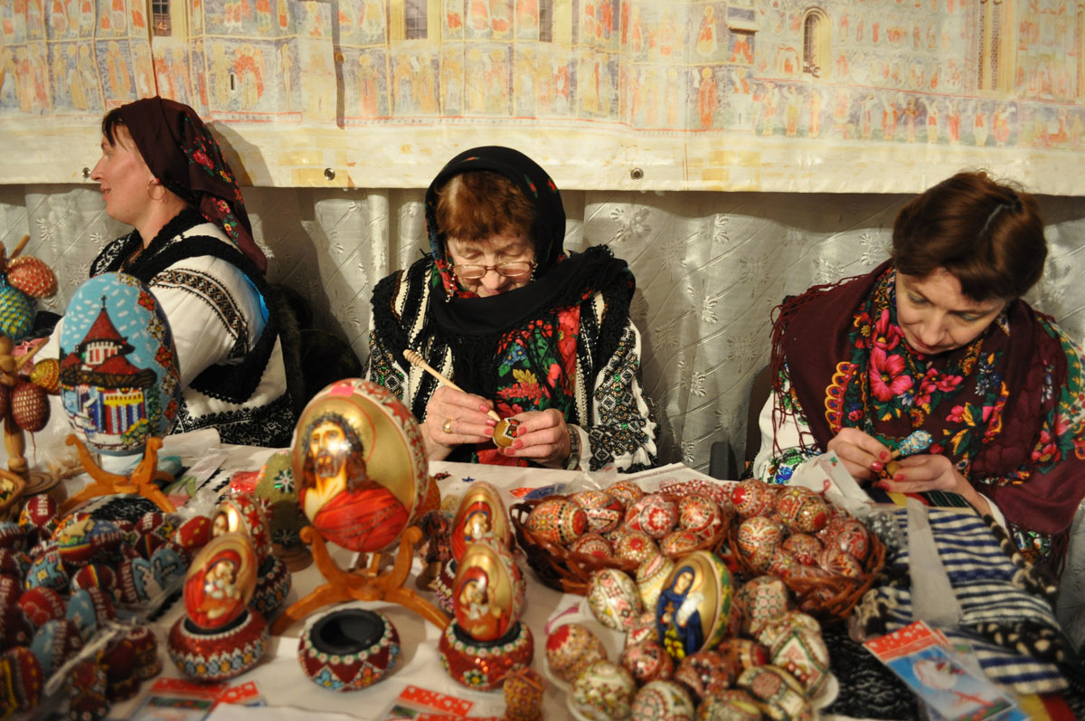 Curs de încondeiat ouă la Biserica Toma Cozma