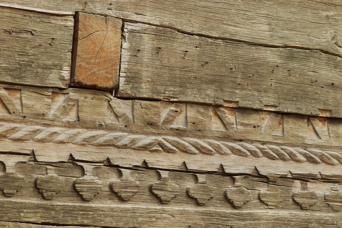 Artă şi măiestrie pe lemnul bisericii de la Stolniceni Prăjescu