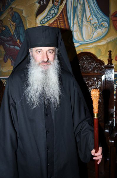 Noi stareţi la Mănăstirile Pângăraţi şi Horaiţa