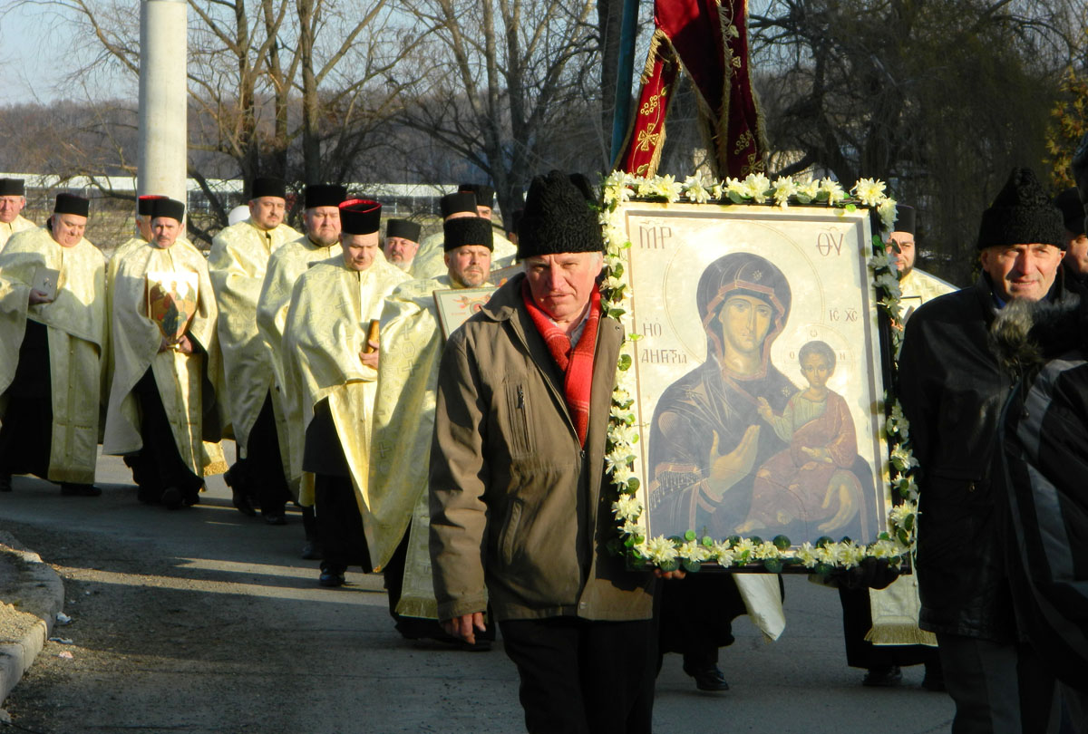 Procesiuni închinate Duminicii Ortodoxiei în Protopopiatul Oneşti