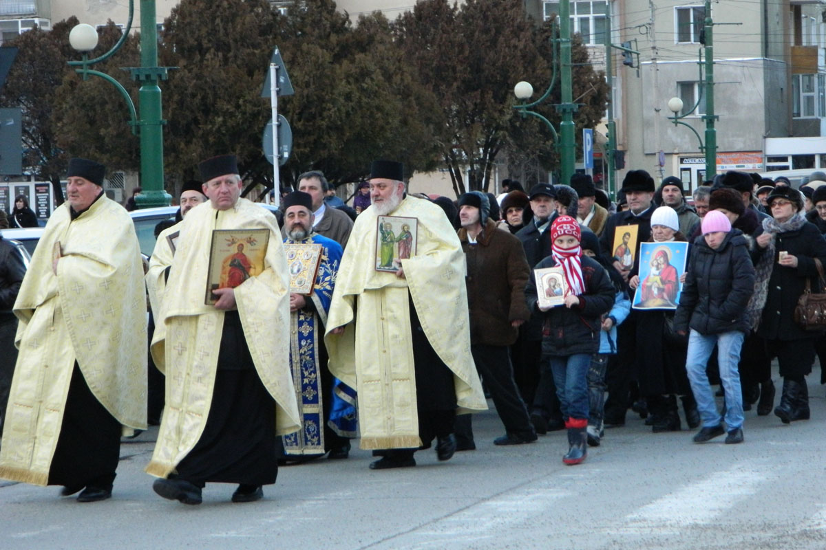 Procesiuni închinate Duminicii Ortodoxiei în Protopopiatul Oneşti Procesiuni închinate Duminicii Ortodoxiei în Protopopiatul Oneşti