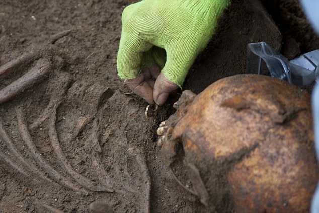 Descoperire: mormânt anglo-saxon al unei tinere creştine din secolul al 7-lea